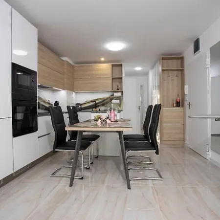 Apartamento апартамент за гости ивви-1 Burgas